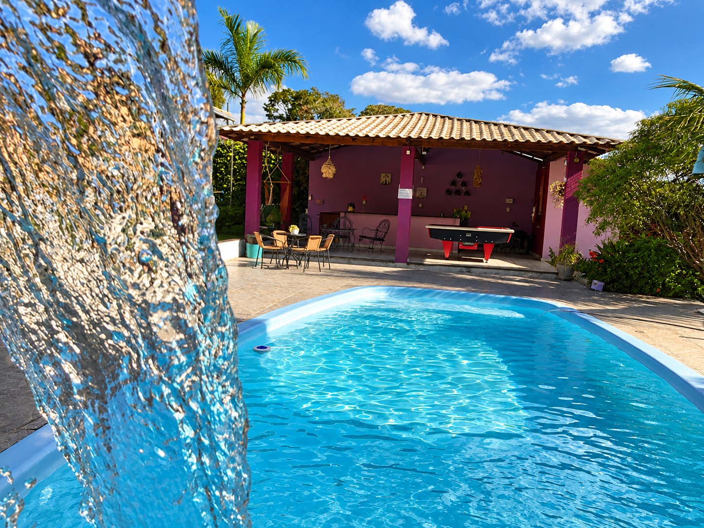 Piscina com cascata